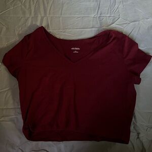 red/maroon cropped V-neck T-shirt